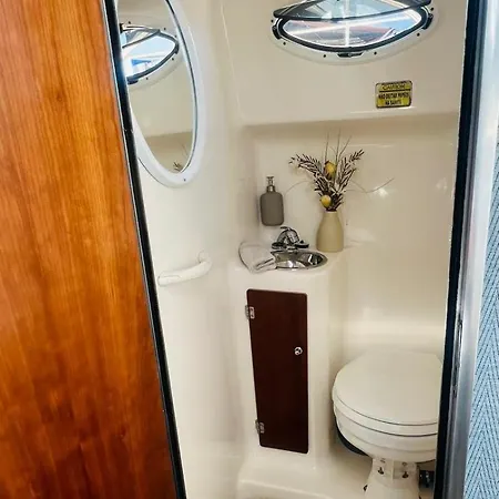 Hotel na wodzie Vina Boat - Unique In Marina