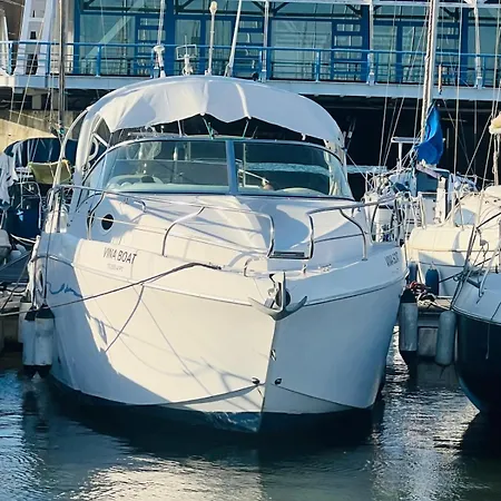 Hotel na wodzie Vina Boat - Unique In Marina *