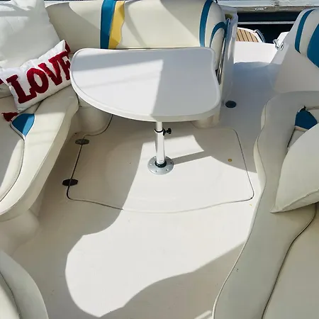 Vina Boat - Unique In Marina