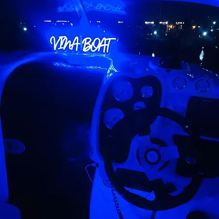Vina Boat - Unique In Marina *