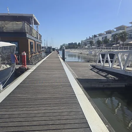 Vina Boat - Unique In Marina *